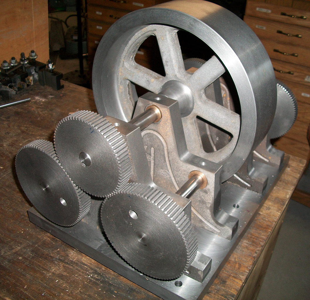 Flywheel assembly on the 4-cylinder engine. 