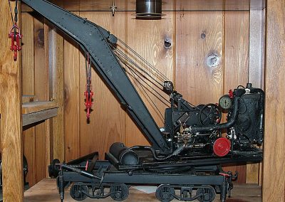 A large and complicated steam crane model.