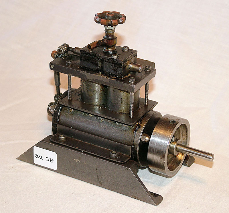 A simple 2-cylinder engine with valve on top.