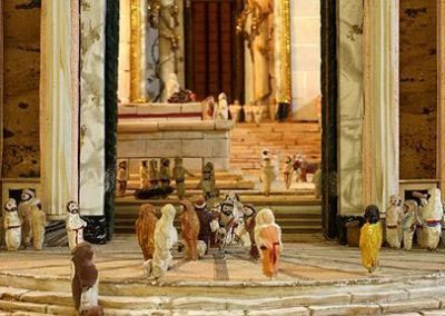 Miniature visitors in the temple.