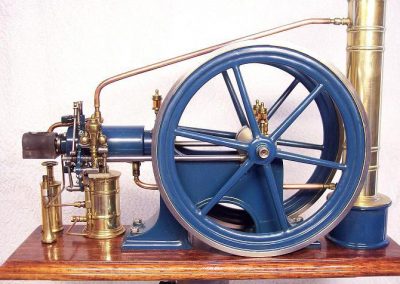 A side view of the horizontal hot-bulb engine.