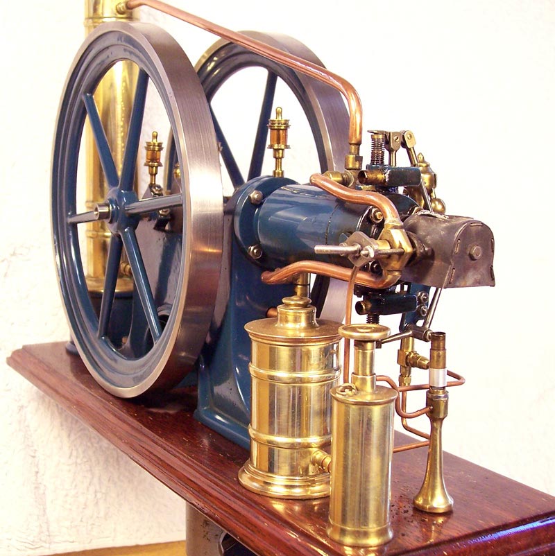 A horizontal hot-bulb engine built by Find.