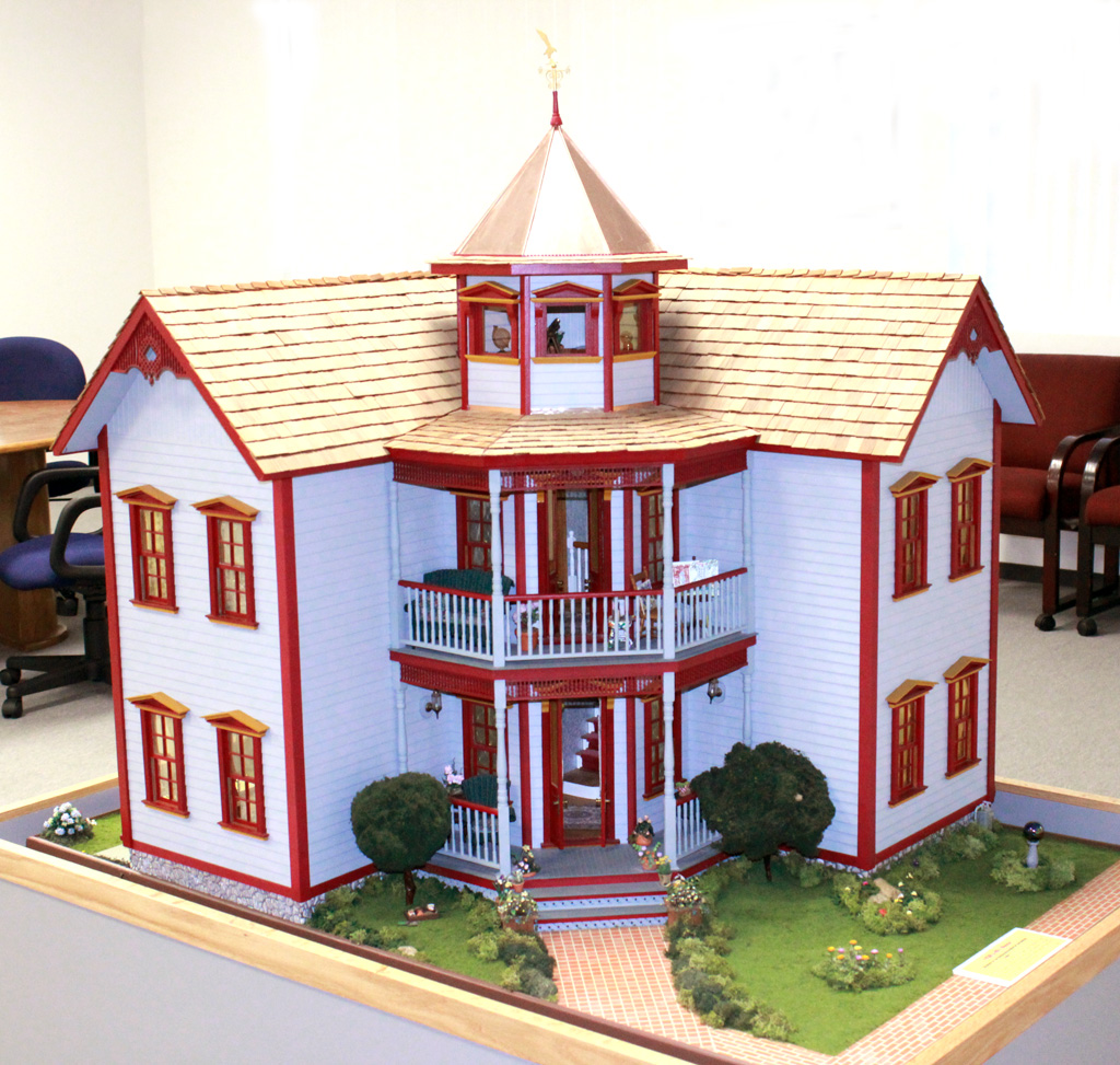 The front side of the 1930's-1940's dollhouse.