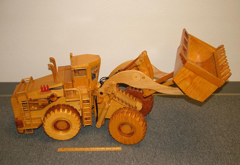 Perry's scale model LeTourneau front-end loader.