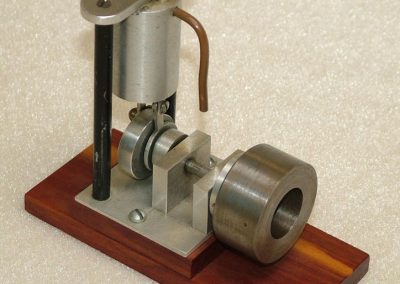 Another oscillating steam engine from Rudy.