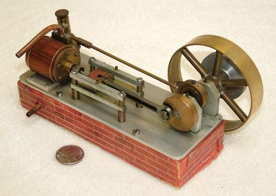 A side view of the horizontal steam engine.