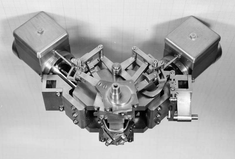 The V-type engine for Kozo's scale Heisler locomotive.