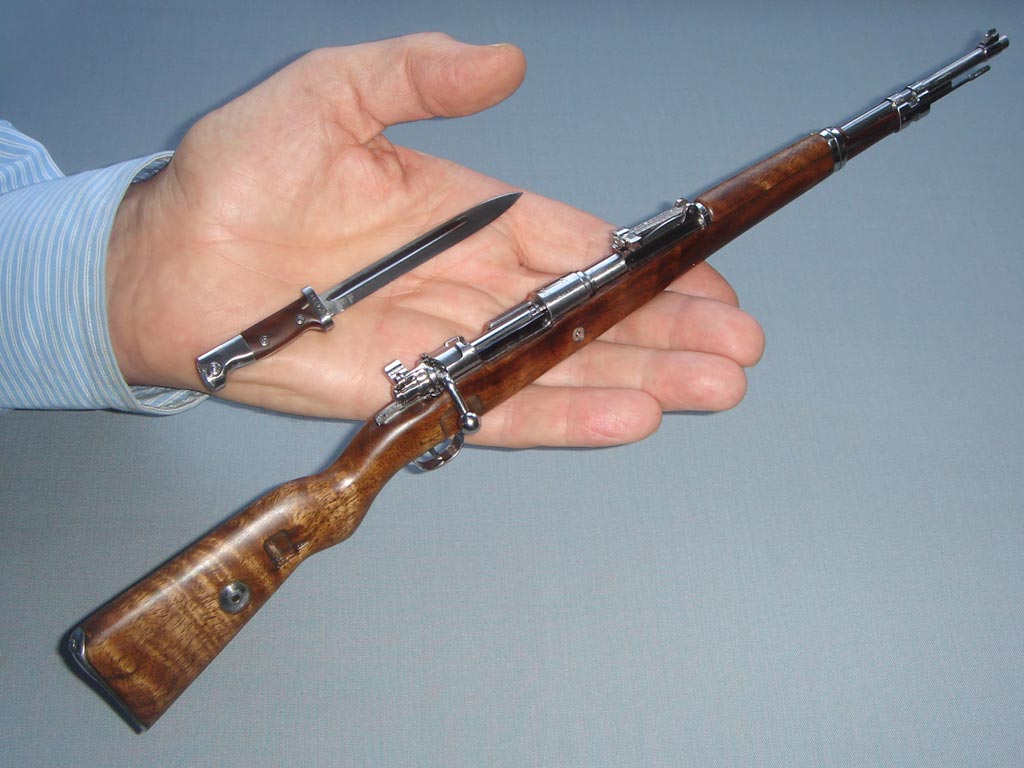 Michel's completed 1/3 scale Mauser rifle and bayonet.