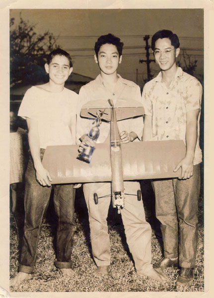 Young C. Park (center) in 1947 at age 15, flanked by friend and mentor Louie Carvalho (left).