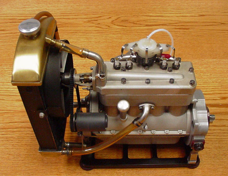An alternate view of Lee's 1/4 scale Model A engine. 