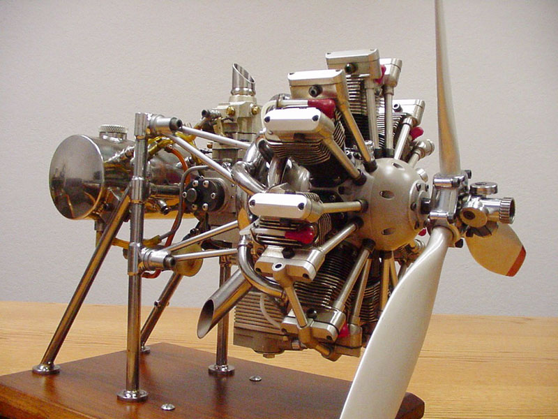 Lee built this 7-cylinder radial aircraft engine around 1975.