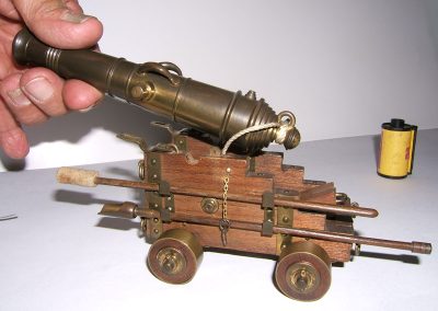 Guillermo's tiny brass naval cannon.