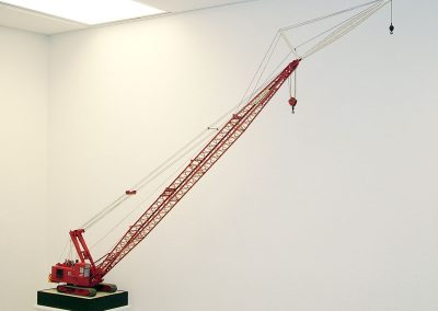 A full view of Larry's scale model Manitowoc crane.