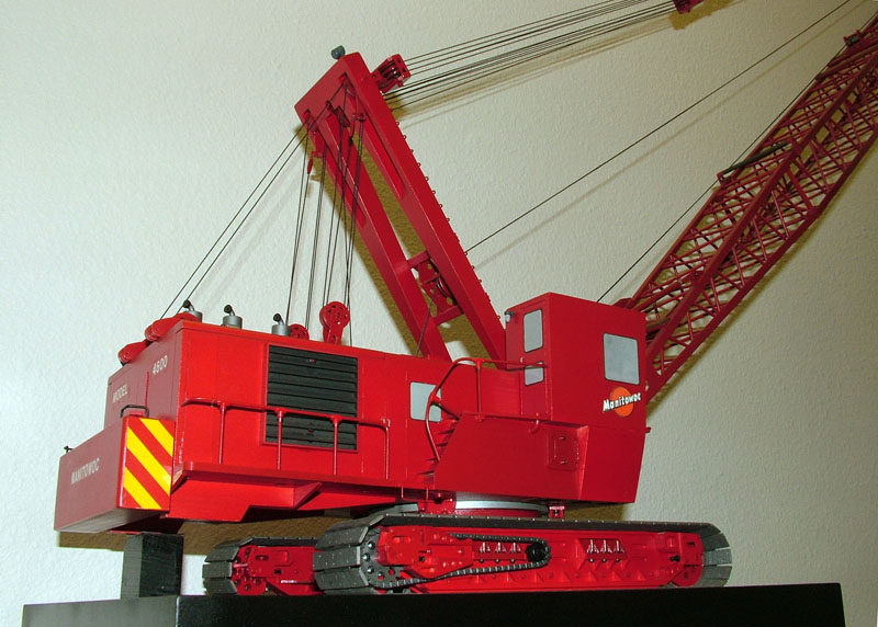 Larry's 1/32 scale Manitowoc crane.