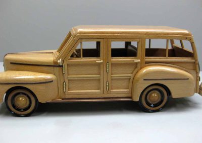 Sunia used European Beech and maple wood to build this 1949 Ford “Woody” wagon.