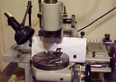 This precision vertical mill from 1940 had been previously used in the Hamilton Watch Company.