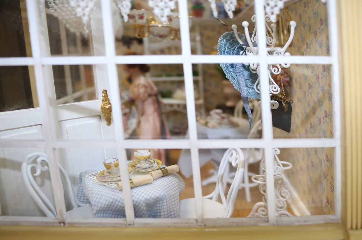 Anita’s miniature shop is filled with memories of delicious desserts.