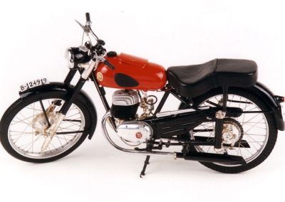 This 1/6 scale Montesa Brio 81 was completed by Pere in 1996.
