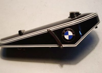 Scale BMW R32 components.