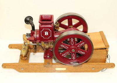 Birk's scale model of an Old's hit-n-miss engine.