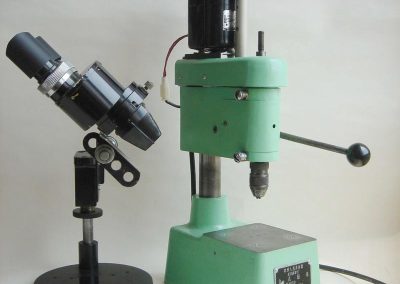 Xu Yan's setup for viewing microscopic drilling work.