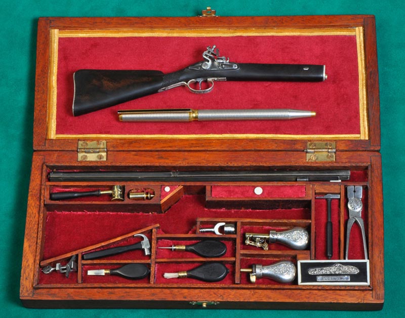 Antonio's intricate 1/4 scale single-barreled flintlock hunting shotgun set.