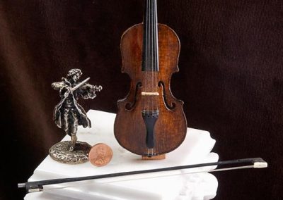 Antonio's finished miniature violin.