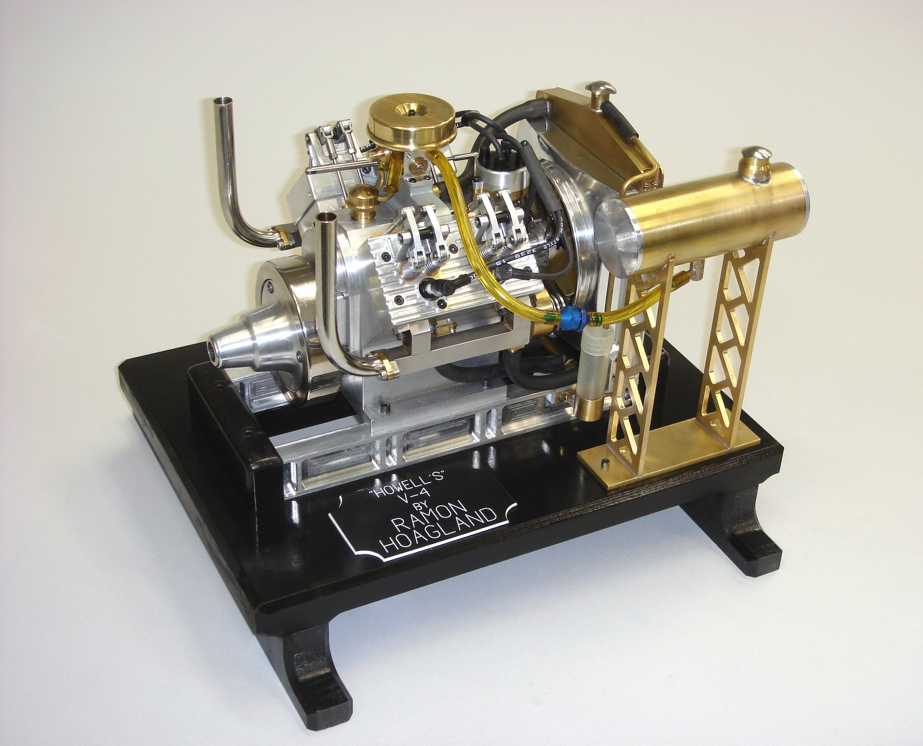 Howell V4, 4-Cylinder 4-Stroke Model Engine