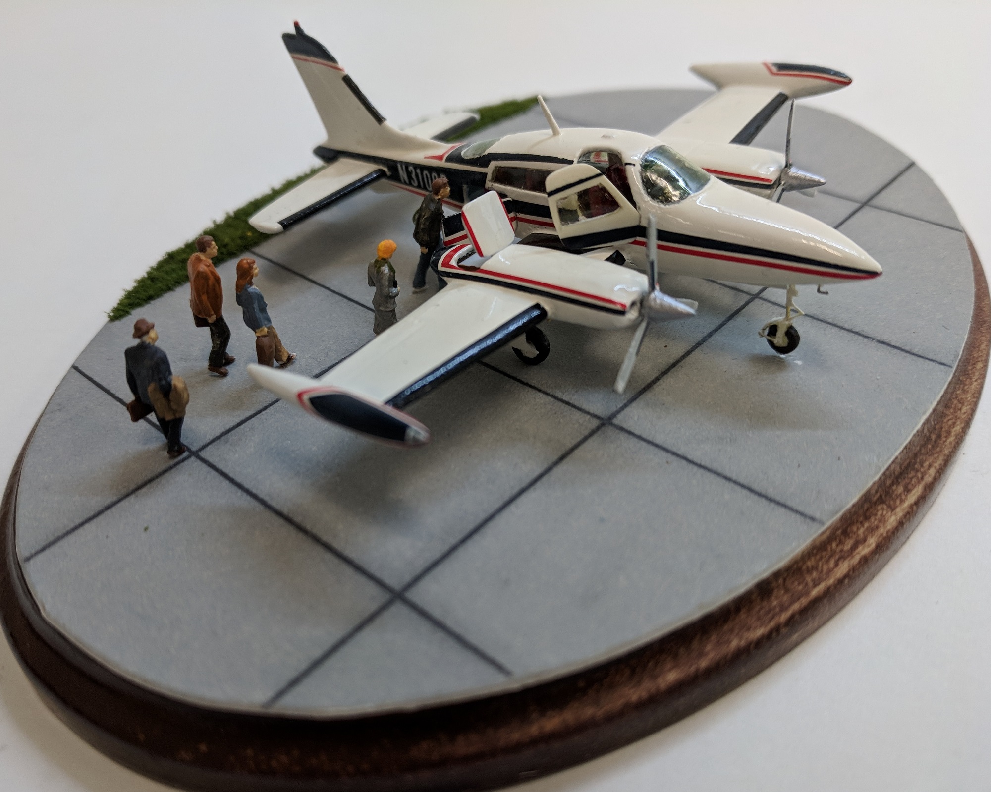 1/144 Scale Cessna 210RII