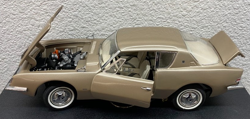 A 1/24 scale model diecast 1963 Studebaker Avanti produced by Franklin Mint.