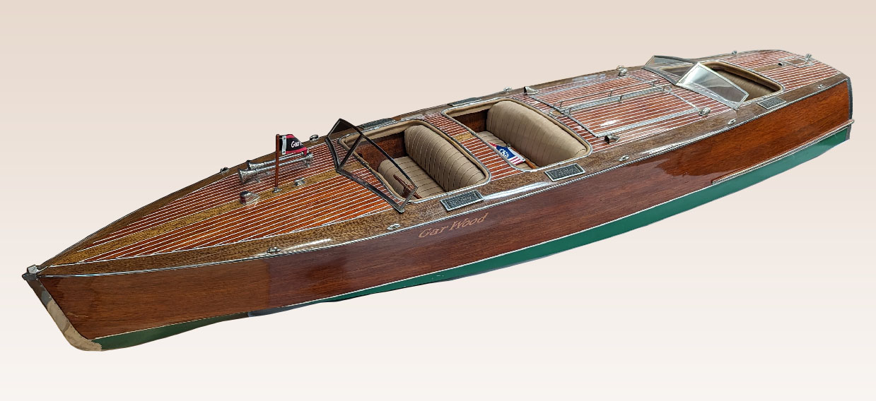 Louis Chenot's impressive 1/6 scale Gar Wood 33-50 Runabout with Liberty V-12 engine.