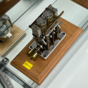 This miniature two-cylinder steam engine was built by Eckhard Fadtke.